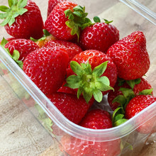 Load image into Gallery viewer, punnet of british strawberries
