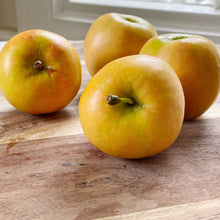 Load image into Gallery viewer, Apples Kissabel
